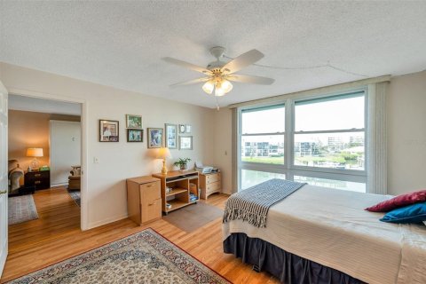 Condo in South Pasadena, Florida, 1 bedroom  № 1793303 - photo 19