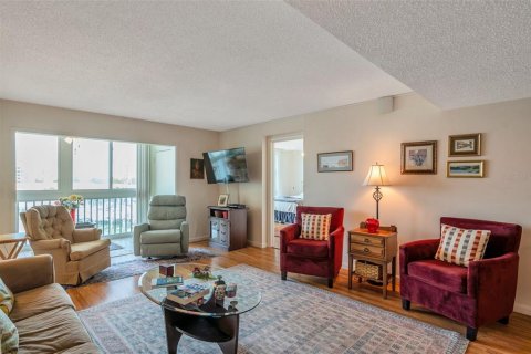 Condo in South Pasadena, Florida, 1 bedroom  № 1793303 - photo 11