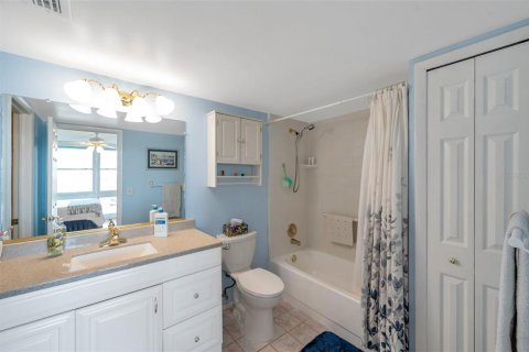 Condo in South Pasadena, Florida, 1 bedroom  № 1793303 - photo 24