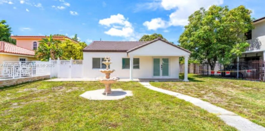 House in Hialeah, Florida 4 bedrooms, 108.79 sq.m. № 1890725