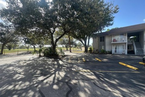 Condo in Fort Myers, Florida, 2 bedrooms  № 1525674 - photo 11