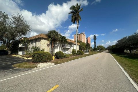 Condo in Fort Myers, Florida, 2 bedrooms  № 1525674 - photo 28