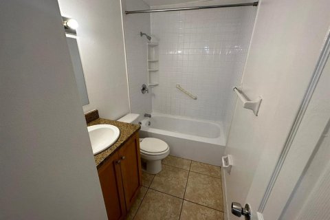 Condo in Fort Myers, Florida, 2 bedrooms  № 1525674 - photo 7