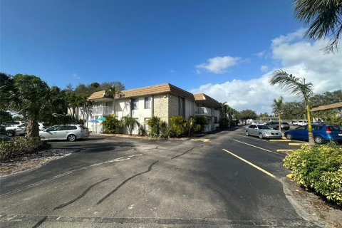 Condo in Fort Myers, Florida, 2 bedrooms  № 1525674 - photo 14