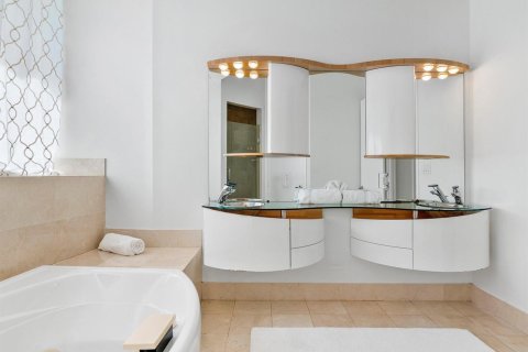 Condominio en venta en Sunny Isles Beach, Florida, 3 dormitorios, 198.9 m2 № 2152663 - foto 28