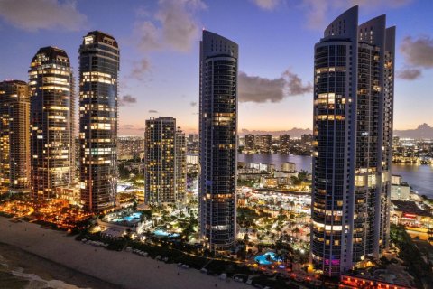 Condominio en venta en Sunny Isles Beach, Florida, 3 dormitorios, 198.9 m2 № 2152663 - foto 1