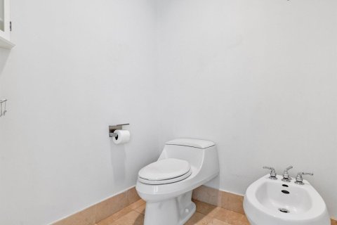 Condominio en venta en Sunny Isles Beach, Florida, 3 dormitorios, 198.9 m2 № 2152663 - foto 29