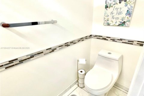 Townhouse in Miami, Florida 3 bedrooms, 136.57 sq.m. № 1955085 - photo 7