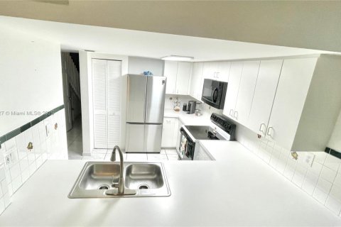 Townhouse in Miami, Florida 3 bedrooms, 136.57 sq.m. № 1955085 - photo 5
