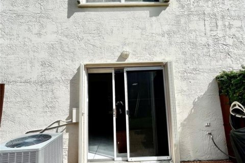 Townhouse in Miami, Florida 3 bedrooms, 136.57 sq.m. № 1955085 - photo 17