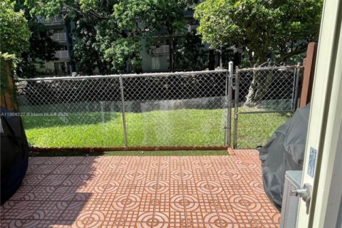 Townhouse in Miami, Florida 3 bedrooms, 136.57 sq.m. № 1955085 - photo 18