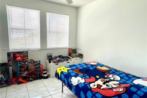 Townhouse in Miami, Florida 3 bedrooms, 136.57 sq.m. № 1955085 - photo 13