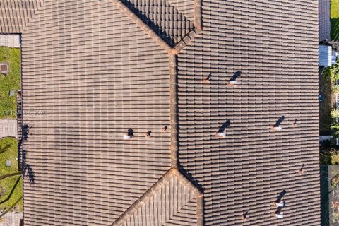 Townhouse in Cutler Bay, Florida 3 bedrooms, 157.19 sq.m. № 2026427 - photo 1