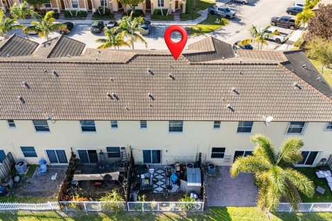 Townhouse in Cutler Bay, Florida 3 bedrooms, 157.19 sq.m. № 2026427 - photo 2