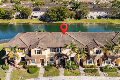 Townhouse in Cutler Bay, Florida 3 bedrooms, 157.19 sq.m. № 2026427 - photo 3