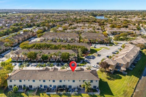 Townhouse in Cutler Bay, Florida 3 bedrooms, 157.19 sq.m. № 2026427 - photo 4