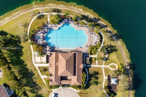 Townhouse in Cutler Bay, Florida 3 bedrooms, 157.19 sq.m. № 2026427 - photo 6