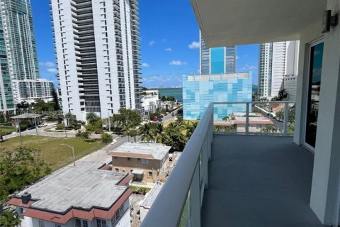 Condominio en venta en Miami, Florida, 2 dormitorios, 75.62 m2 № 2080139 - foto 19