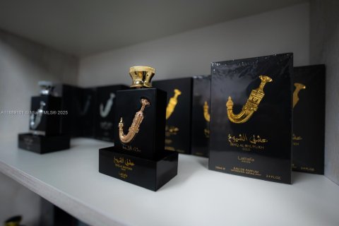 Commercial property in Hialeah, Florida № 1941347 - photo 8