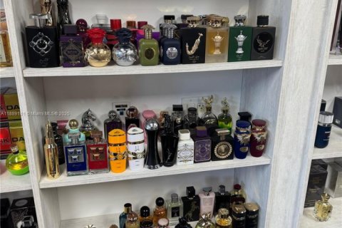 Commercial property in Hialeah, Florida № 1941347 - photo 9