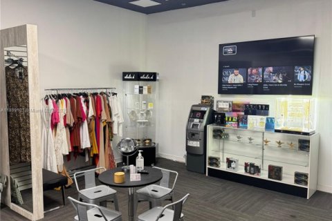 Commercial property in Hialeah, Florida № 1941347 - photo 10