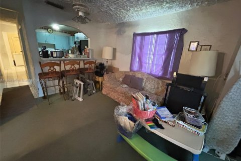 House in Miami, Florida 4 bedrooms, 170.01 sq.m. № 1688621 - photo 8
