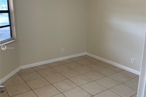 Condominio en venta en Tamarac, Florida, 2 dormitorios, 66.89 m2 № 1875685 - foto 5