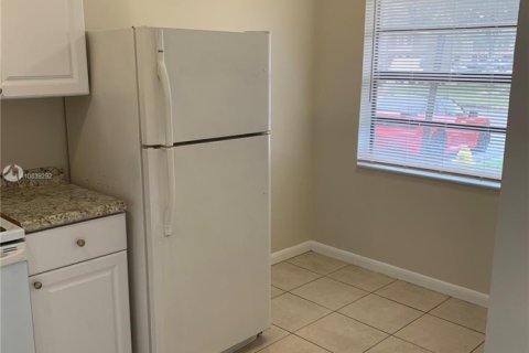 Condominio en venta en Tamarac, Florida, 2 dormitorios, 66.89 m2 № 1875685 - foto 1
