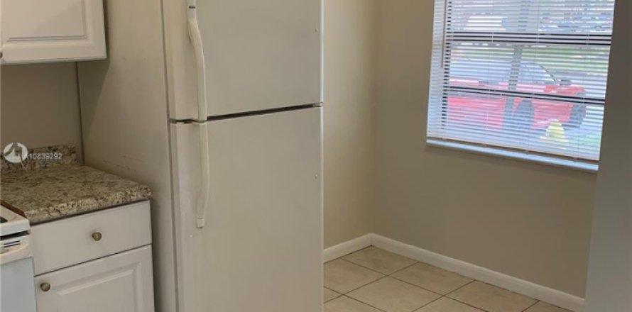 Condominio en Tamarac, Florida, 2 dormitorios  № 1875685