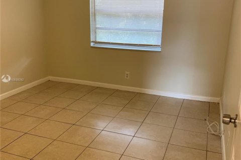 Condominio en venta en Tamarac, Florida, 2 dormitorios, 66.89 m2 № 1875685 - foto 4