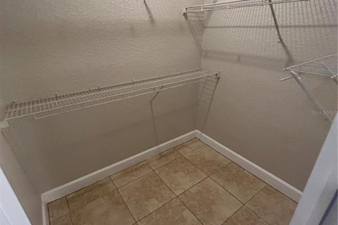 Condo in Orlando, Florida, 1 bedroom № 2378333 - photo 10