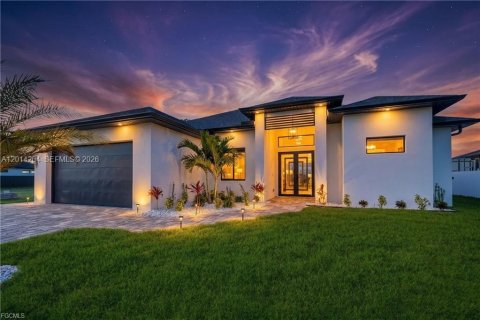 Villa ou maison à Cape Coral, Floride 4 chambres, 161.19 m2 № 2076384
