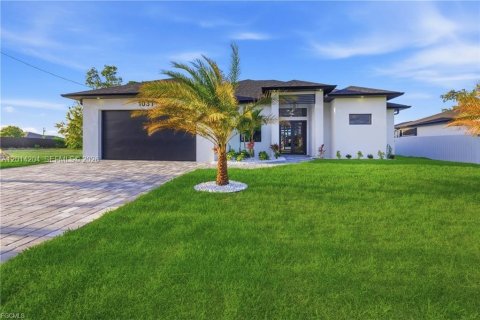 Villa ou maison à vendre à Cape Coral, Floride: 4 chambres, 161.19 m2 № 2076384 - photo 4
