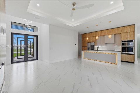 Villa ou maison à vendre à Cape Coral, Floride: 4 chambres, 161.19 m2 № 2076384 - photo 8