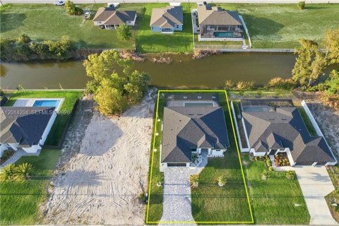 Villa ou maison à vendre à Cape Coral, Floride: 4 chambres, 161.19 m2 № 2076384 - photo 6