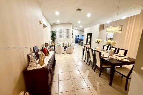 Купить виллу или дом в Мирамар, Флорида 4 спальни, 180.6м2, № 2043442 - фото 12