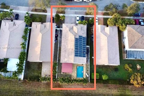 Дом в Мирамар, Флорида 4 спальни, 180.6м2 № 2043442