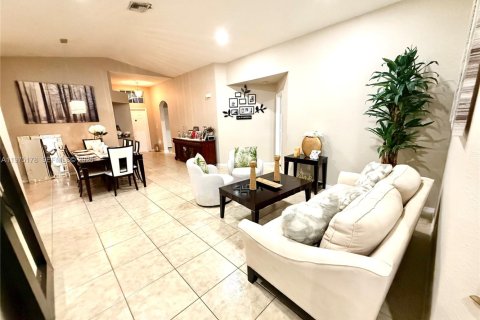 Купить виллу или дом в Мирамар, Флорида 4 спальни, 180.6м2, № 2043442 - фото 17