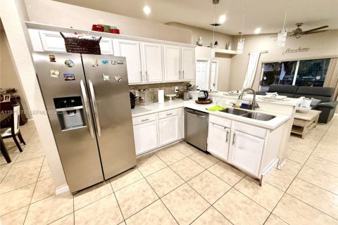 Купить виллу или дом в Мирамар, Флорида 4 спальни, 180.6м2, № 2043442 - фото 7