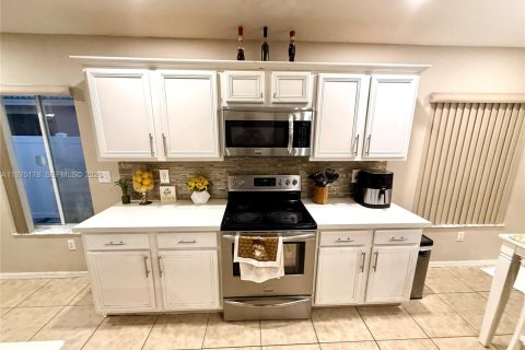 Купить виллу или дом в Мирамар, Флорида 4 спальни, 180.6м2, № 2043442 - фото 8