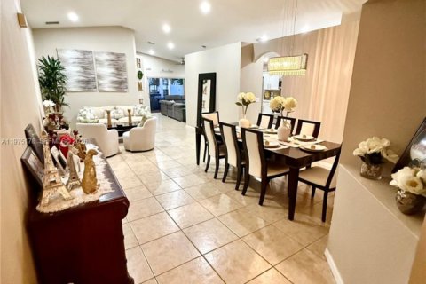 Купить виллу или дом в Мирамар, Флорида 4 спальни, 180.6м2, № 2043442 - фото 14