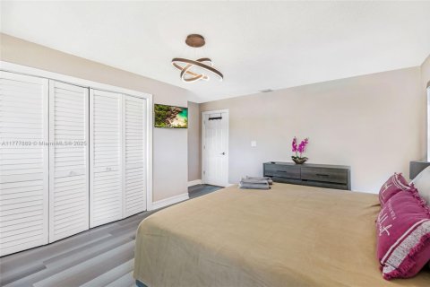 Casa en venta en Fort Lauderdale, Florida, 4 dormitorios, 218.6 m2 № 1730783 - foto 17