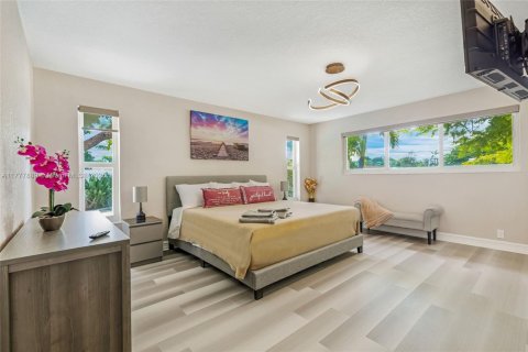 Casa en venta en Fort Lauderdale, Florida, 4 dormitorios, 218.6 m2 № 1730783 - foto 14