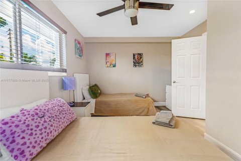 Casa en venta en Fort Lauderdale, Florida, 4 dormitorios, 218.6 m2 № 1730783 - foto 24