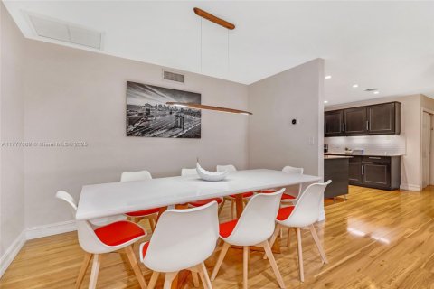 Casa en venta en Fort Lauderdale, Florida, 4 dormitorios, 218.6 m2 № 1730783 - foto 10