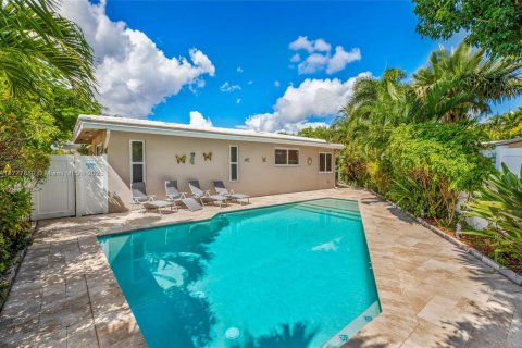 Casa en venta en Fort Lauderdale, Florida, 4 dormitorios, 218.6 m2 № 1730783 - foto 1