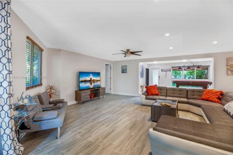 Casa en venta en Fort Lauderdale, Florida, 4 dormitorios, 218.6 m2 № 1730783 - foto 9