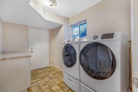 Casa en venta en Fort Lauderdale, Florida, 4 dormitorios, 218.6 m2 № 1730783 - foto 30