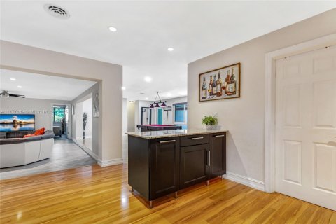 Casa en venta en Fort Lauderdale, Florida, 4 dormitorios, 218.6 m2 № 1730783 - foto 8
