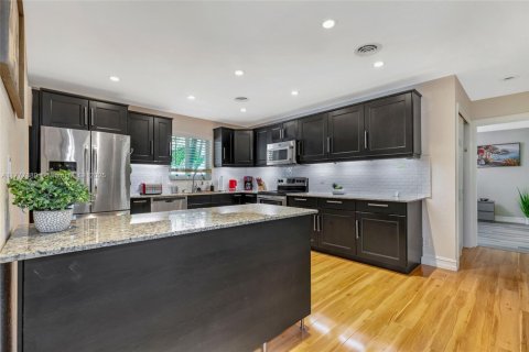 Casa en venta en Fort Lauderdale, Florida, 4 dormitorios, 218.6 m2 № 1730783 - foto 13